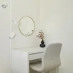 Family In With 2 Parking Spaces, 3 Bedrooms And Balcony By Renters
