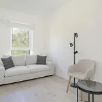 شقة Family In With 2 Parking Spaces, 3 Bedrooms And Balcony By Renters