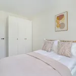 Family In With 2 Parking Spaces, 3 Bedrooms And Balcony By Renters شقة بوزنان