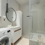 شقة Family In With 2 Parking Spaces, 3 Bedrooms And Balcony By Renters