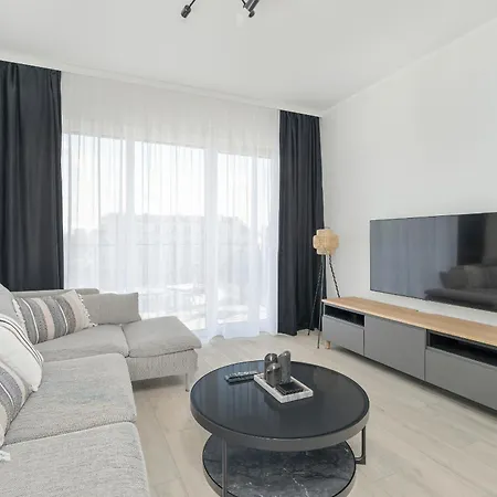 Apartment Family In With 2 Parking Spaces, 3 Bedrooms And Balcony By Renters *