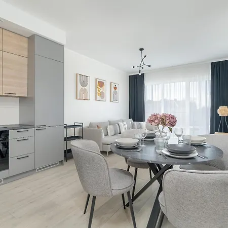 Apartment Family In With 2 Parking Spaces, 3 Bedrooms And Balcony By Renters *