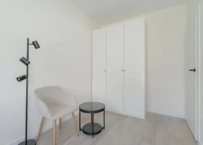 Apartment Family In With 2 Parking Spaces, 3 Bedrooms And Balcony By Renters