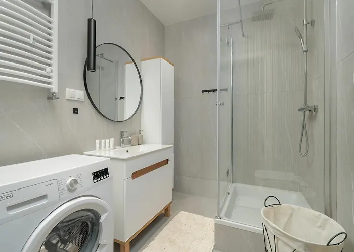 Apartment Family In With 2 Parking Spaces, 3 Bedrooms And Balcony By Renters