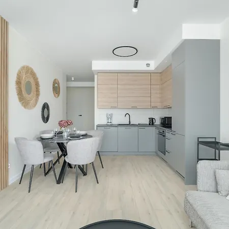 Family In With 2 Parking Spaces, 3 Bedrooms And Balcony By Renters Apartamento *