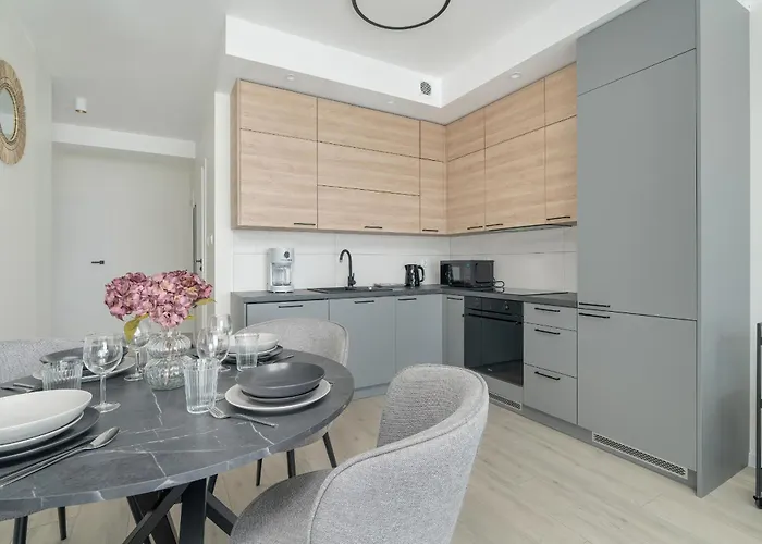 Family In With 2 Parking Spaces, 3 Bedrooms And Balcony By Renters Apartment